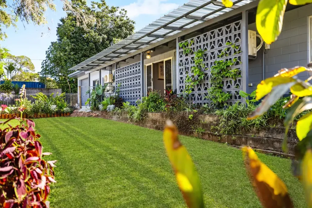 6 Poinsettia Close, Yungaburra, QLD 4884