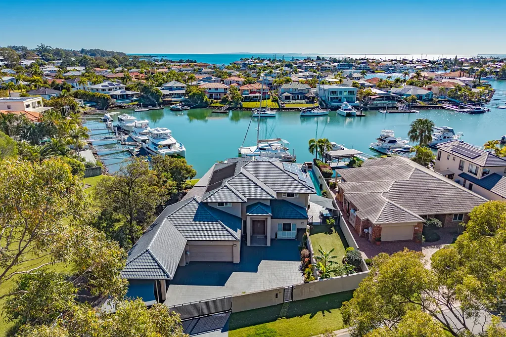 Ormiston 5房 Raby Bay Ormiston 一侧 - 可停放 6 辆车 - 北向临水 ORMISTON SIDE OF RABY BAY - 6 CAR ACCOM - NORTH TO WATER