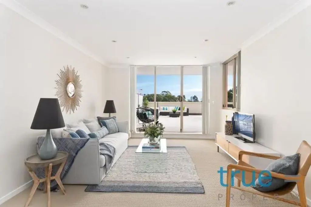 IMMACULATE URBAN LIVING WITH HUGE BALCONY