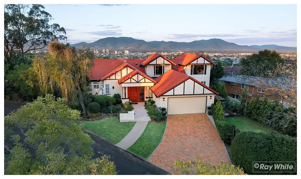 The Range 5房  Refined Family Sanctuary in The Range's Most Exclusive Enclave