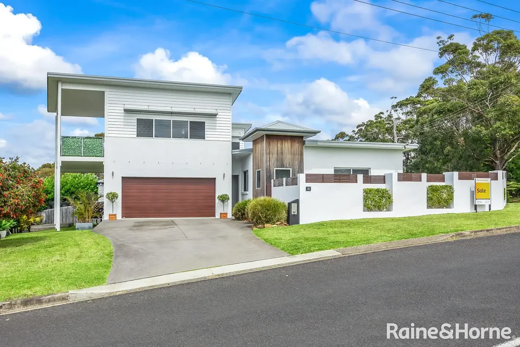 Mollymook Beach 4 Bedroom BEACHSIDE RETREAT