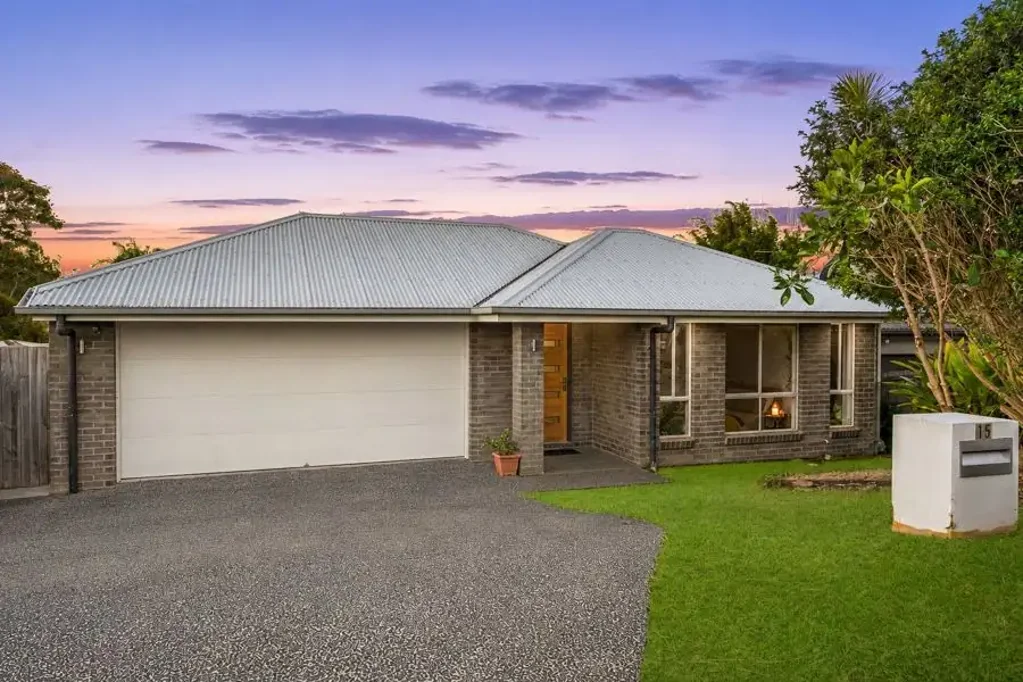 Southport 4Kwarto MODERN 2018 BUILT FAMILY HOME OFFERING SPACE, COMFORT & CONVENIENCE