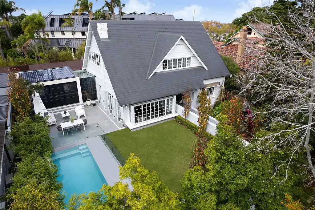Bellevue Hill 5房 海港景观奢居 镶木地板阳光房 Smeg厨房泳池景 双街通道近商圈 Private family sanctuary across a 765 sqm block