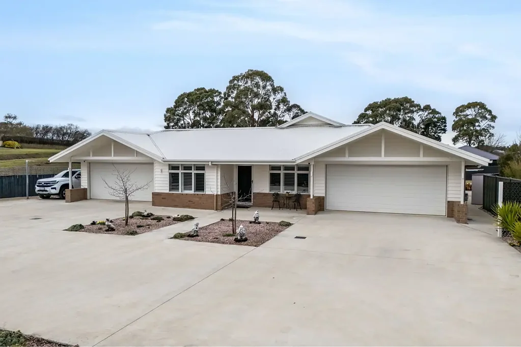 Westbury 4 Bedroom Private Contemporary Country Living - Sustainable Design, Exceptional Quality