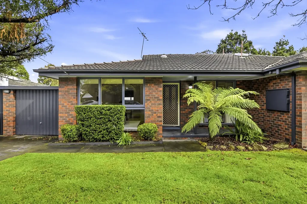 Ringwood East 2 Slaapkamer A spacious villa oasis awaiting those with entry-level aspirations