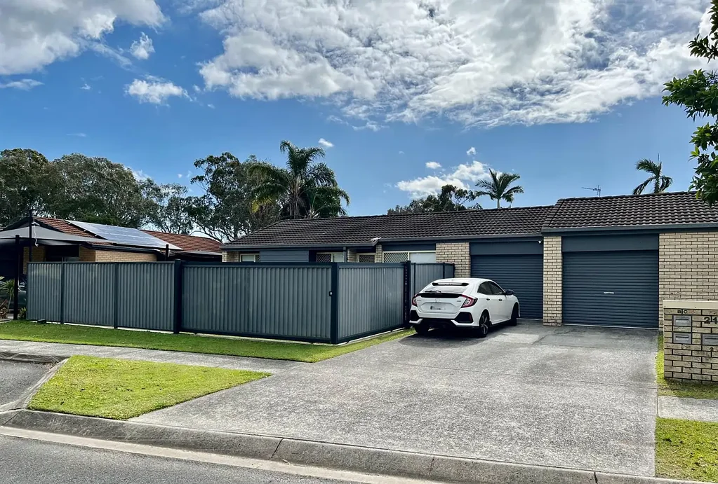 Coombabah 3Zimmer NEAT & TIDY LOWSET DUPLEX