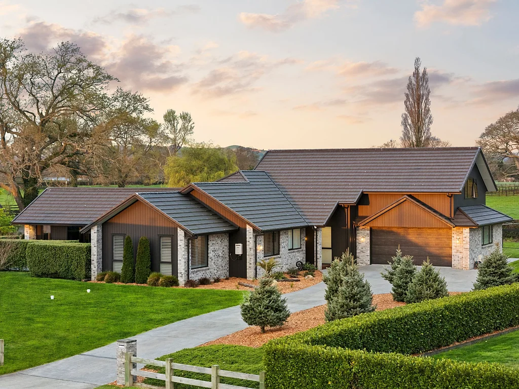 Cambridge Masterful design, countryside views