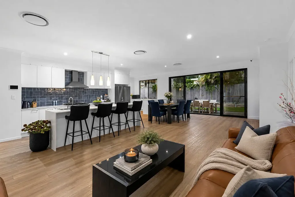 Boondall 6Phòng ngủ Near New Family Home Designed For Spacious Living, Entertaining and Everyday Ease