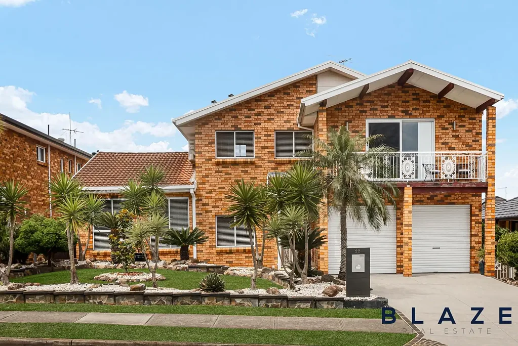 Bossley Park 4房 宽敞主卧带阳台 私人景观 优质厨房 早餐吧台 双车库 内部通道 低维护庭院 水疗娱乐区 舒适现代设计 家人聚会首选 Open Home | Wed & Sat