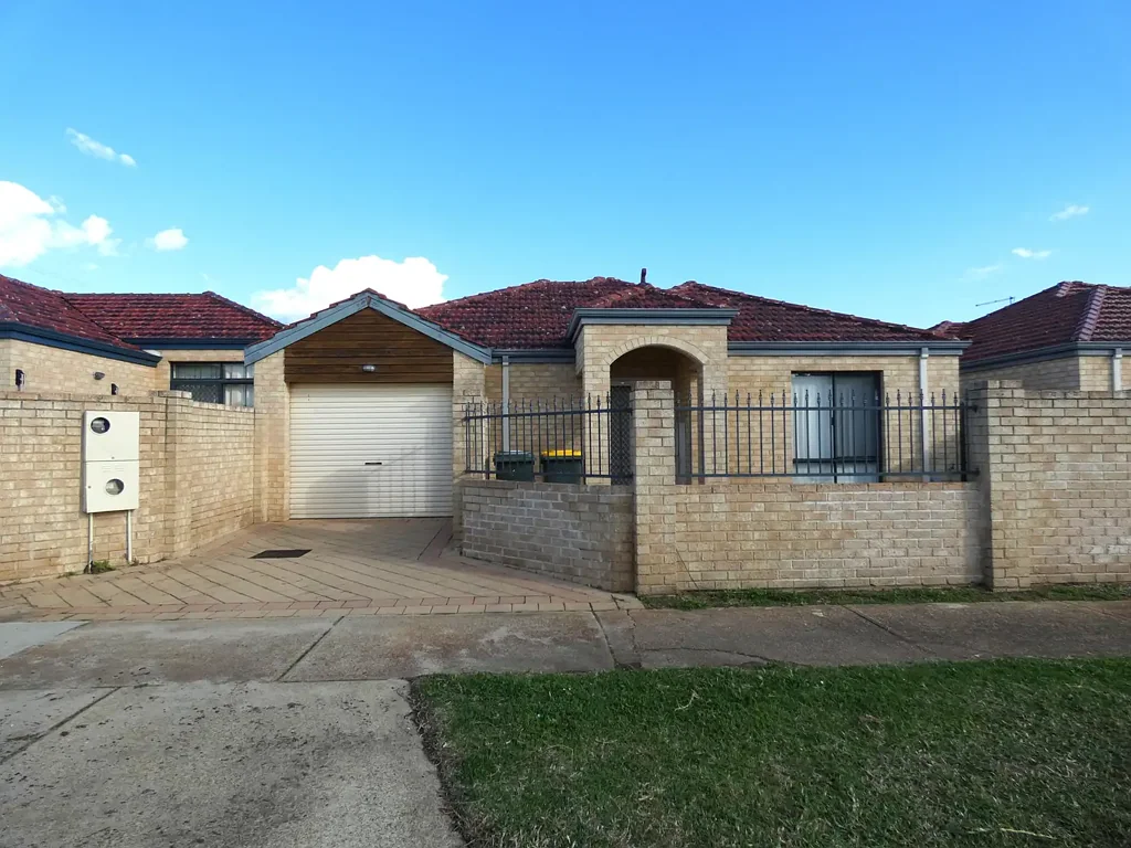 Low Maintenance 3 Bedroom Unit - Close to Everything!