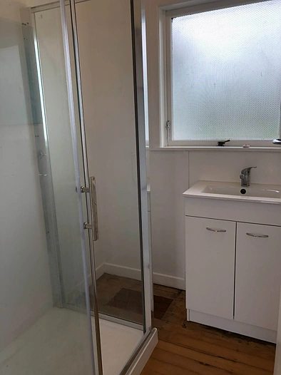 Sunny Unit Close to  Mairangi Bay