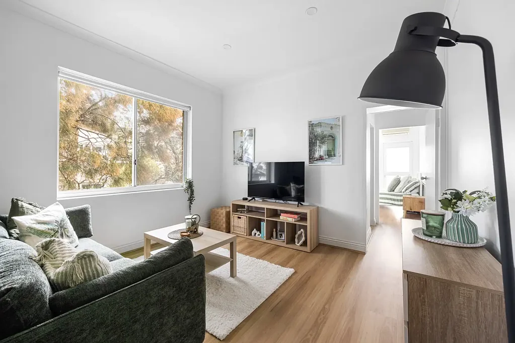 Waverley 1બેડરૂમ Renovated Top-Floor, North-Facing Apartment with Parking � Walk to Beaches & Par