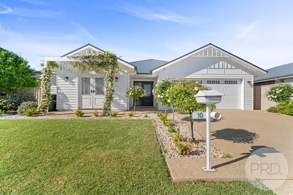 10 Wyoming Avenue, Gobbagombalin, NSW 2650