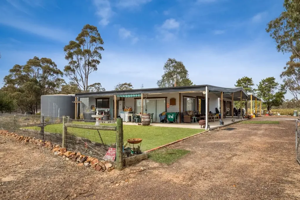 5 Tait Hamilton Road, Gobarup, VIC 3559