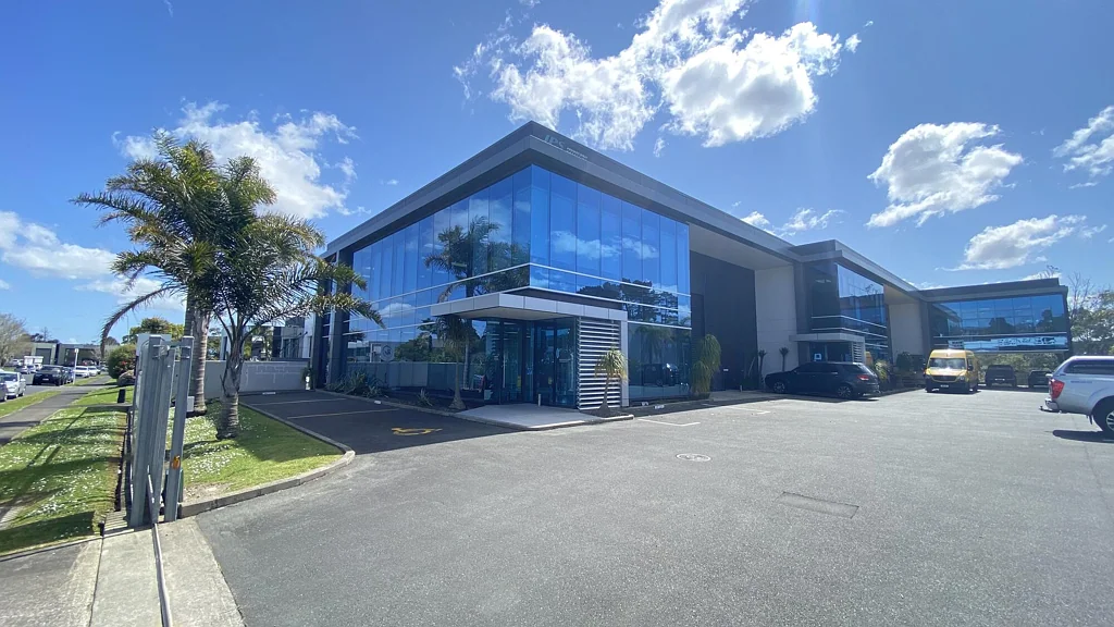 Albany Outstanding road front office warehouse for lease