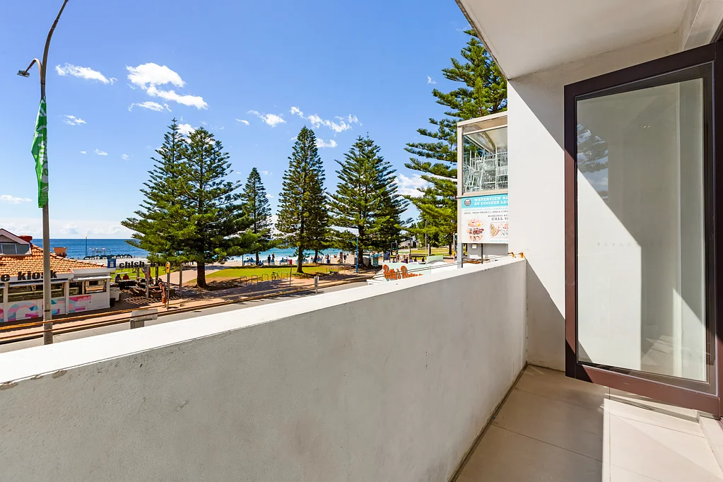 Coogee 1 Slaapkamer Coogee Beachfront Apartment With Ocean Views and Lock Up Garage