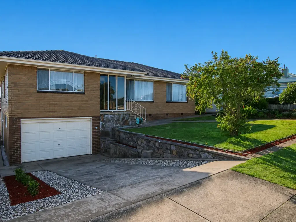 Warrnambool 5 Slaapkamer OPTIONS APLENTY - 4BR HOUSE + 1BR UNIT ON LARGE BLOCK