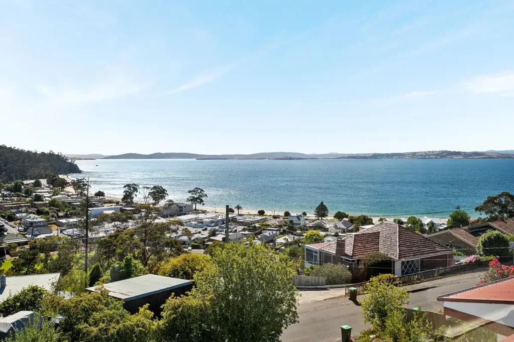 45 Roslyn Avenue, Kingston Beach, TAS 7050