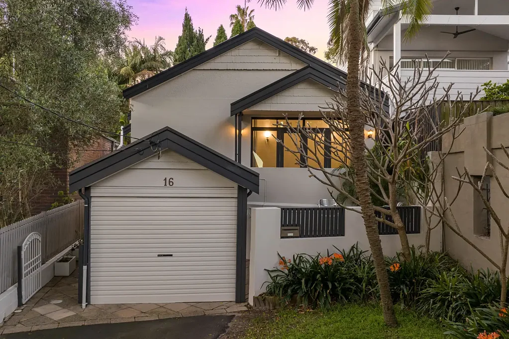 Randwick 3 Slaapkamer Freestanding Family Home with Rare North-Facing Garden in a Sought-After Randwic