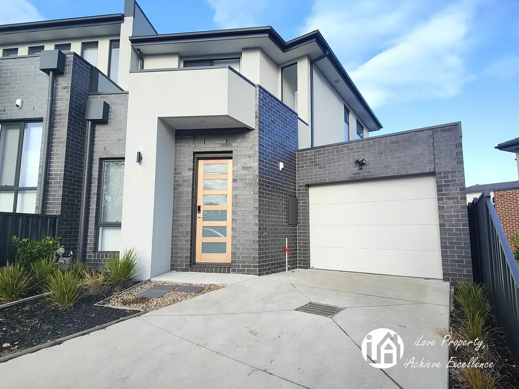 MODERN STYLISH FAMILY HOME!!