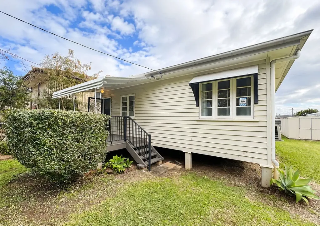 Freshly Renovated Cottage with Huge Yard in the Heart of Woody Point!