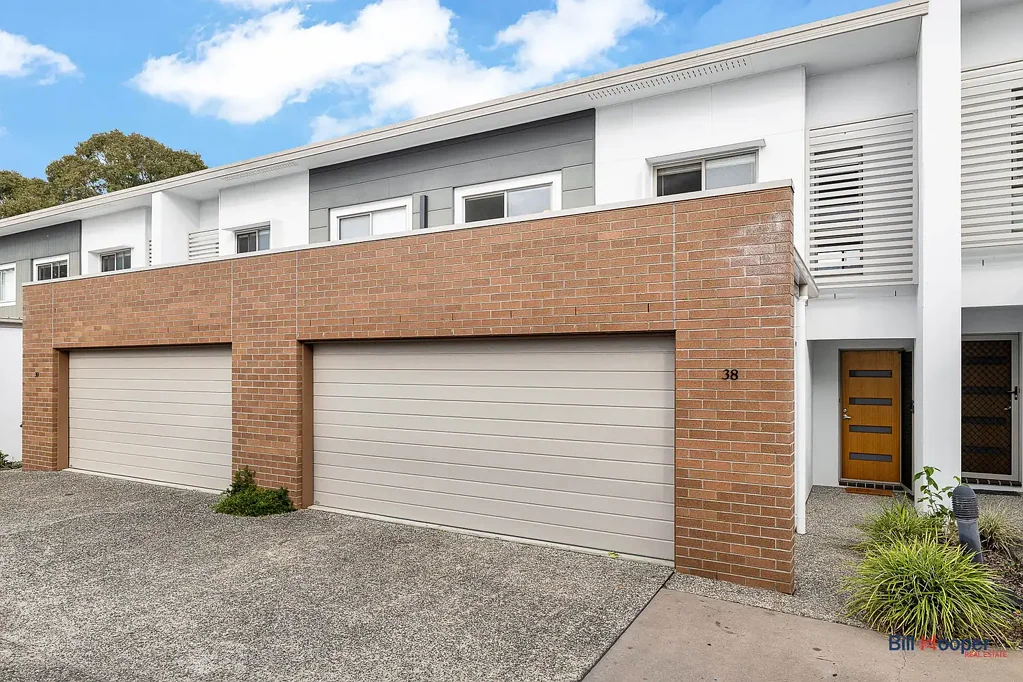 Capalaba 3房 3卧宽敞联排 低维护生活 现代厨房 开放式起居 私人庭院 共享泳池 靠近学校公交 MODERN TOWNHOUSE LIVING | UNBEATABLE CONVENIENCE | INVESTMENT APPEAL