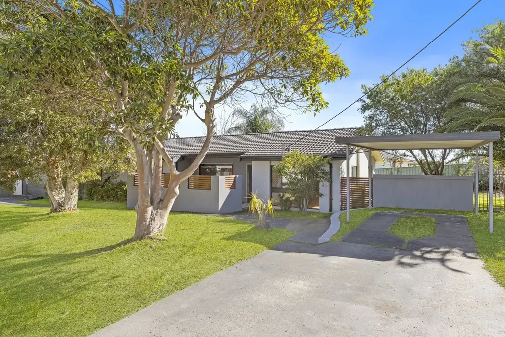 Killarney Vale 3Kwarto Well Presented Home with Exceptional Garage & Workshop!