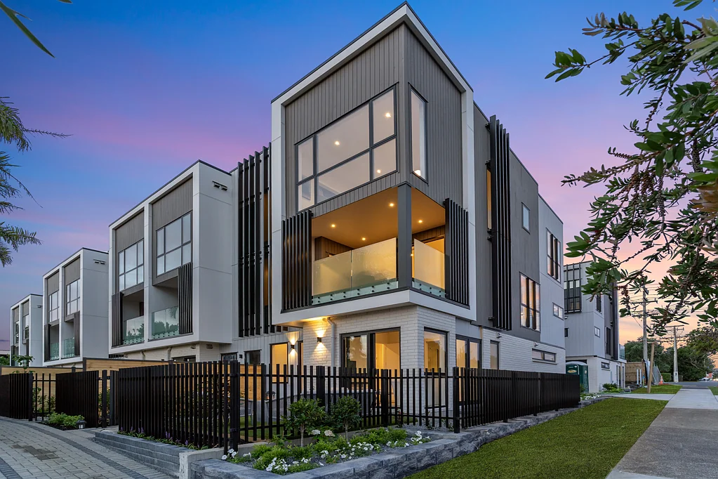 Takapuna 4Kwarto Secure Your Luxury Home Today!