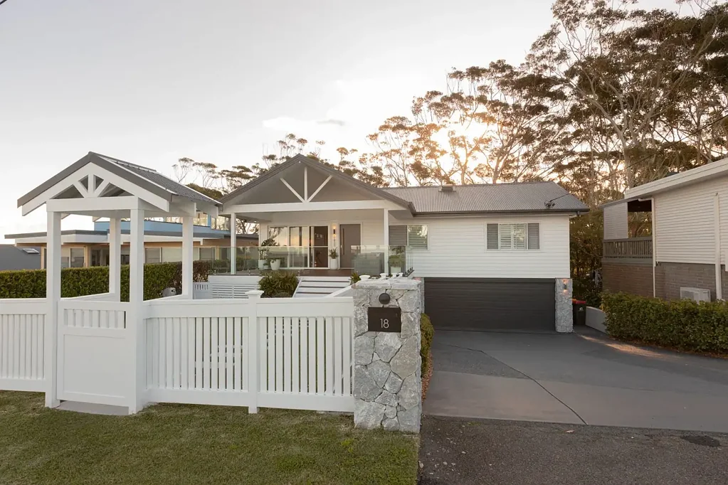 North Avoca 4房  Immaculate Coastal Haven With Incredible Ocean Views