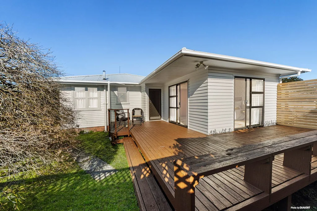 11 Chilcott Road, Henderson, Waitakere City, Auckland