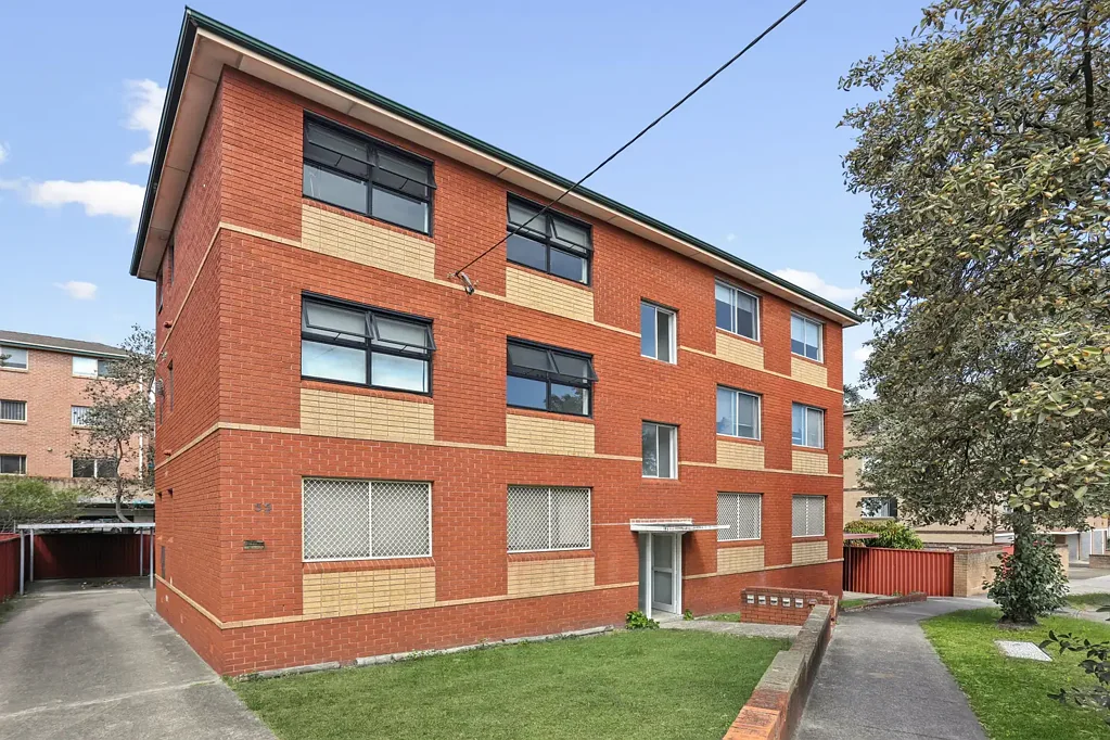 Updated Bright & Spacious 2 Bedroom Unit