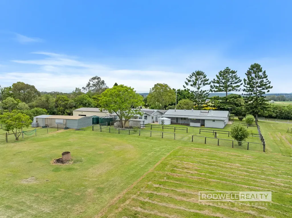 Bromelton 4બેડરૂમ 2 Homes, 10 acres plus Sheds & Paddocks