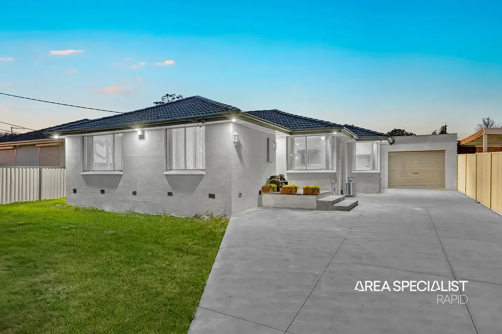 Dandenong North 4ਬੈੱਡਰੂਮ A Place to Call Your Own: Make It Yours!