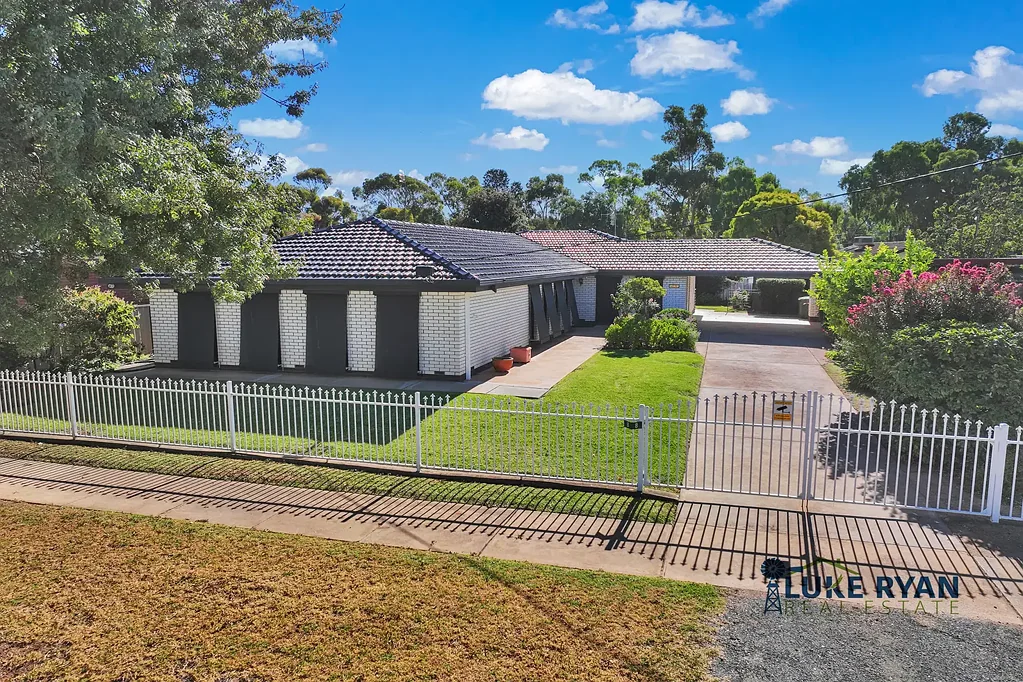 8 Mackay Street, Rochester, VIC 3561