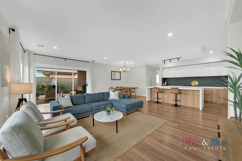 Rockbank 4 Bedroom Big Block, Bold Features!