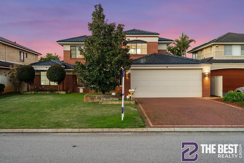 Canning Vale 5房  Prestigious Brookland Greens Parkfront Masterpiece | 5 Bedrooms | Semi-Ensuite Guest Suite | Pool