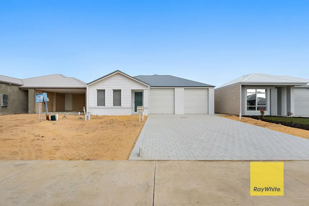 Brand New 2x1 Family Home - Modern Living in Hilbert!