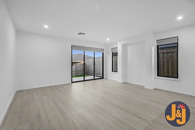 16 Alice Avenue, Mickleham, VIC 3064, 4房, 3浴, House