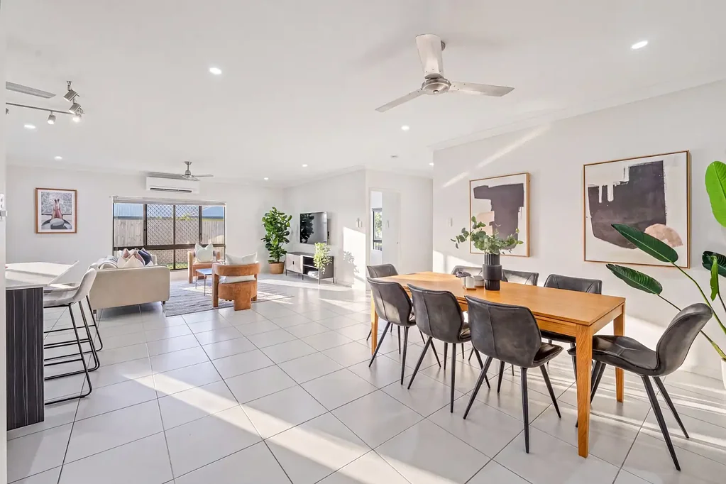 Kanimbla 4 Slaapkamer Executive Home with Stylish Finishes - Elevated Position