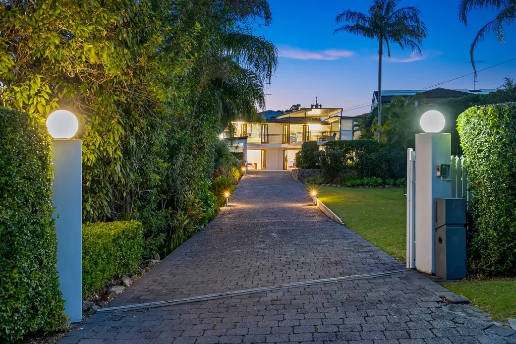 4 Bligh Court, Benowa, QLD 4217