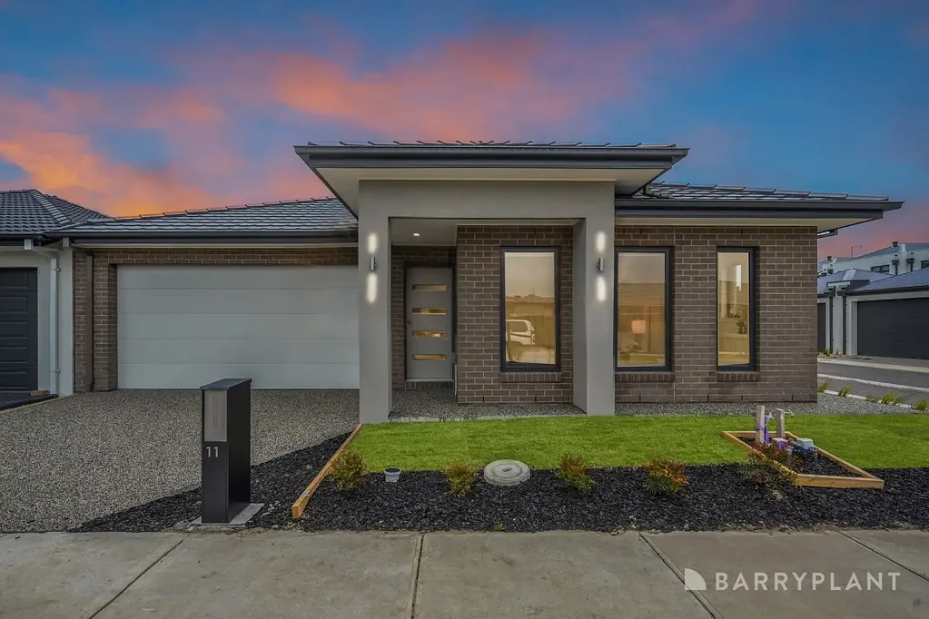 11 Carrera Crescent, Clyde, VIC 3978
