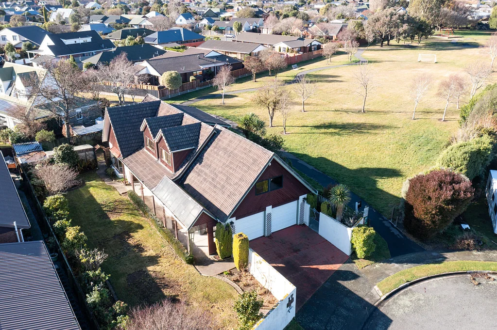 Halswell 4Kwarto Parkside Potential in a Peaceful Halswell Setting