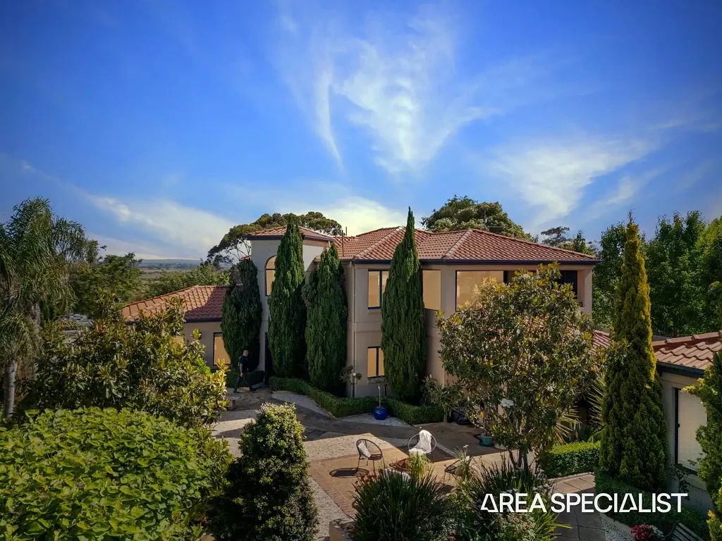 Garfield 4chambre THE BRIEF: EXCEPTIONAL FAMILY LIVING WITH TIMELESS TUSCAN APPEAL