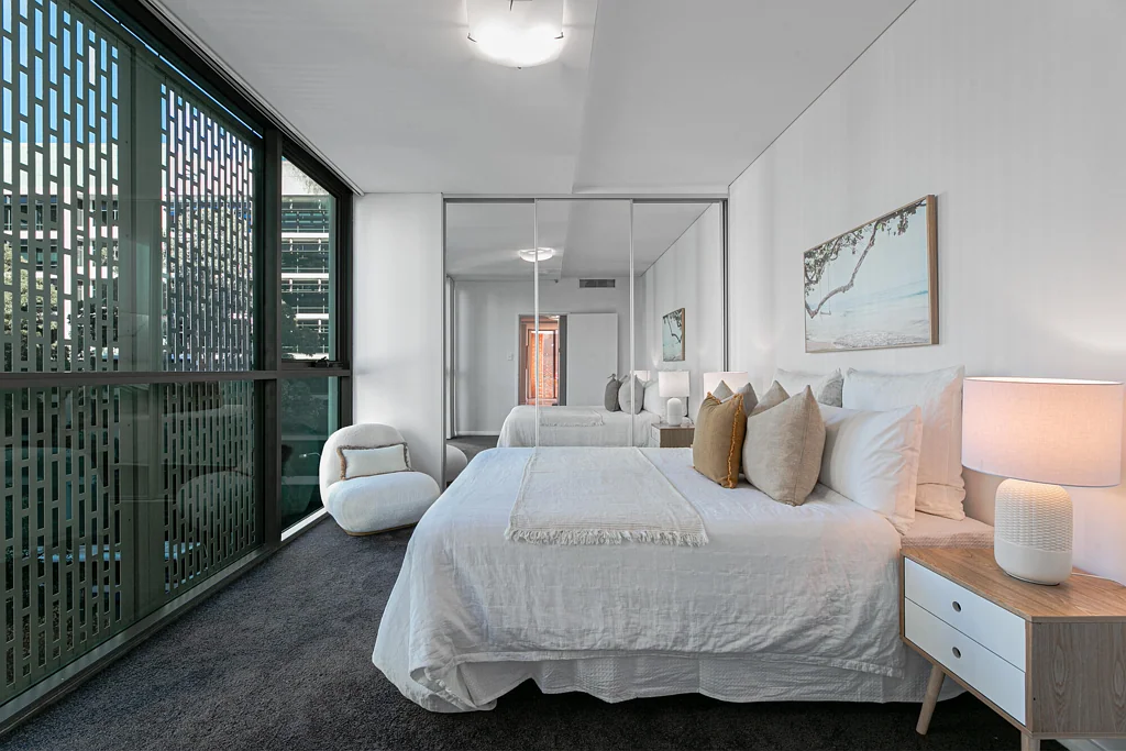 Sun-Drenched 1-Bed Gem in the Heart of Mascot Station Precinct