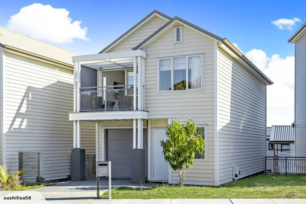 Flat Bush 4房  Modern, Multi-Level & Spacious
