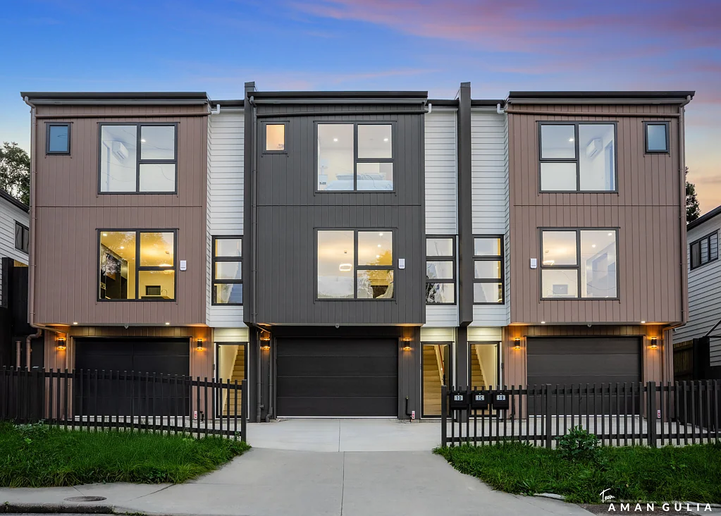 Hillsborough 3غرفة نوم New, Central, Ready! 3-Bed + Garage