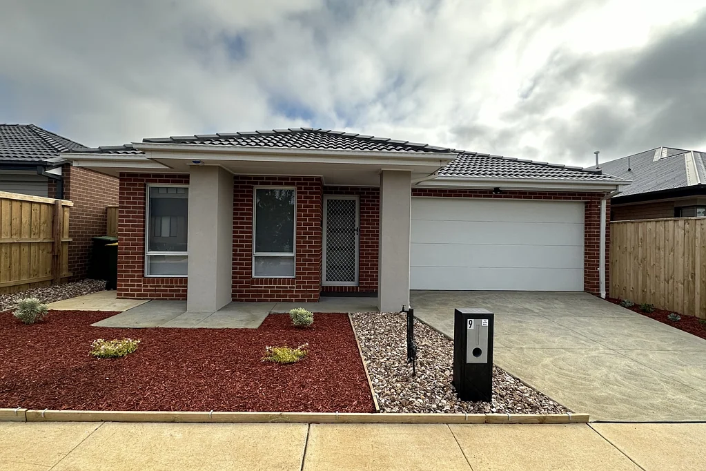 9 Port Deakin Street, St Leonards, VIC 3223