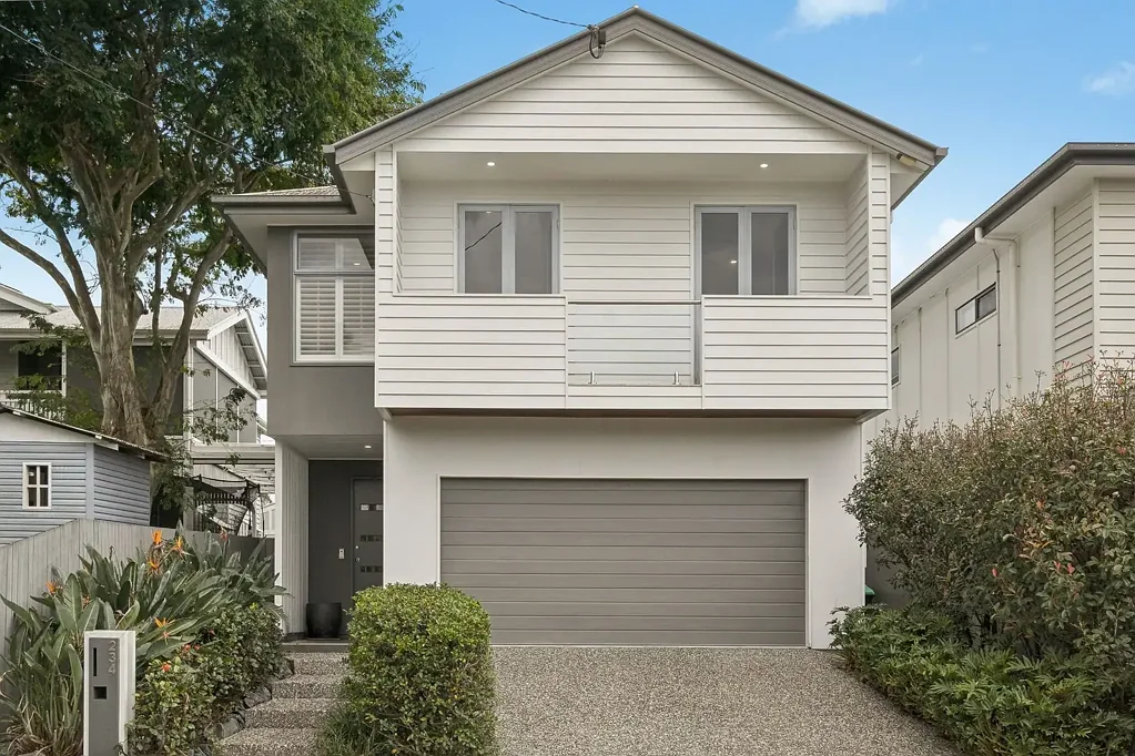 Graceville 4Moenga CONTEMPORARY GRACEVILLE RETREAT WITH RESORT-STYLE LIVING