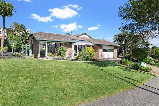 12 Meadowland Drive, Somerville, Manukau City