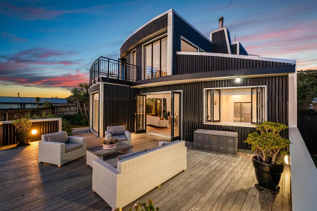 Muriwai 4房  Serious Beach-House Cool. Family-Sized Living.
